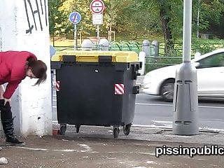 Geile Babes lecken sich vor dem Spiegel