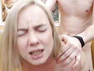 Blondes Babe in den Arsch gefickt