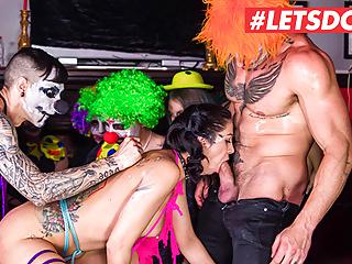 Sklavin wird von einer heissen Orgie gefilmt