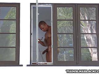 Kleine Teen Schönheit beim Sex mit bbc