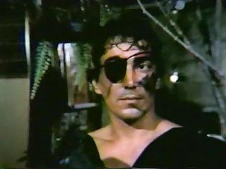 Gepierctes Flittchen lässt sich von Hinten ficken