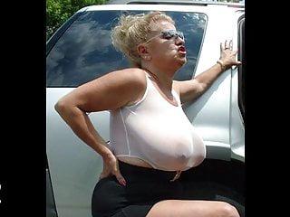 Oma mit riesigen Titten wichst sich um die Wette