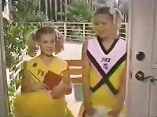 Mach die Beine breit sie macht es sich selbst