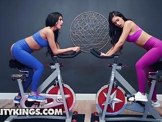 Wir treiben es im Büro mit sophia Leone