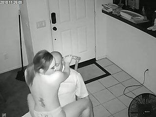 Eine Schlampe beim Sex mit versteckter Kamera gefilmt