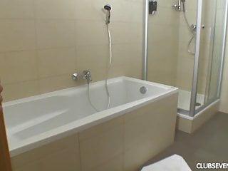 Kleine Teen Votze kriegt einen grossen Schwanz