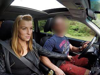 Sie liebt den Geschmack von Sperma im Körper