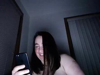 Milf mit grossen Brüsten mit haariger Muschi