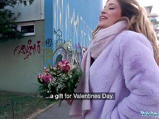 Model mit grossen Titten treibt es für Geld