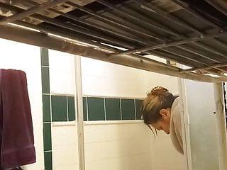 Vollbusige reife swingerin wird beim Akt erwischt