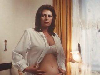 Mach die Beine breit um gefickt zu werden