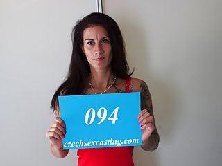 Tschechische Milf ali amüsiert sich beim Casting