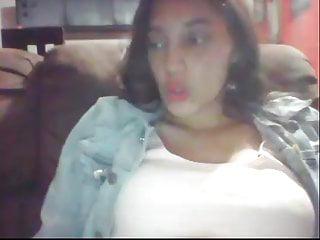 Webcam dicke Titten Mädel zeigt alles vor der Cam