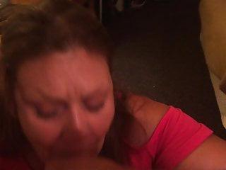 Geile Milf wird in den Mund gefickt