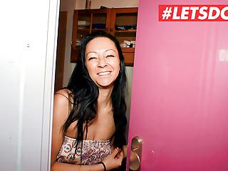 Deutsche Ehefrau wird auf das Gesicht gespritzt