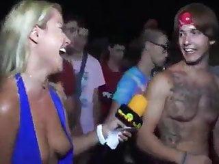 Jenny lässt sich in den Arsch ficken