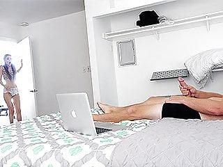 Meine Stiefschwester hat den geilsten Arsch der Welt