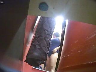 Trainer heimlich gefilmt Latina mit dicken Titten