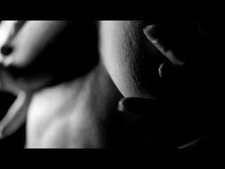 Lesbisches Luder lässt sich in alle Löcher ficken