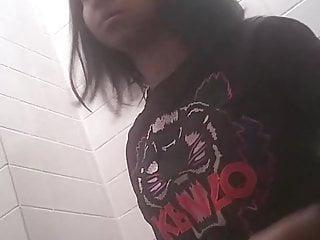 Versteckte Kamera in der Toilette einer versteckten Kamera