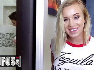 Mein Freund verwöhnt Ivy Rose mit grossen Titten