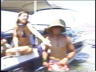 Zwei Teens treiben es auf dem sofa