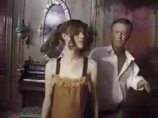 Zwerg mit hübscher feuchter Muschi bedient einen cowboy