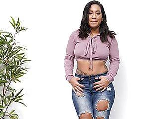 Brünette mit Knackarsch kommt zu einem harten Fick