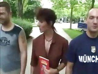 Deutscher vintageporno mit einem anal Gangbang im Hotelzimmer