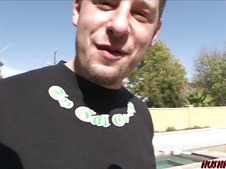 Brünette mit echten dicken Titten Jenna Fox beim reiten