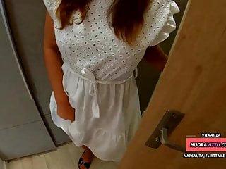 Schöne Brünette Uma Jolie in den Arsch gefickt