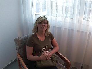 Die geile blonde Vivien will Pornostar werden