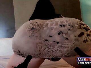 Süßes Model wird zum ersten Mal anal gefickt