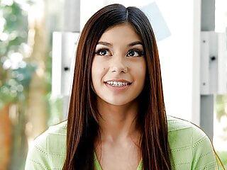 Heiße Latina kommt beim Casting zum Orgasmus