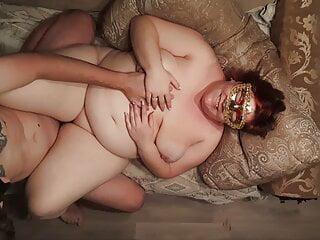 Kurviges russisches Mädchen wird geleckt und gefickt