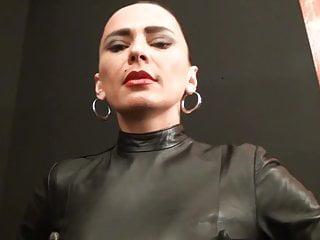 Eine diva wird in den Arsch gefickt