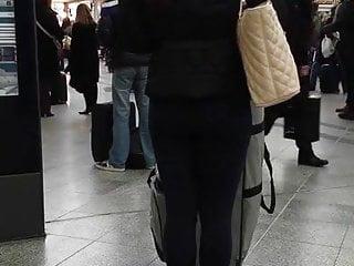 Die Fotze und ihre Fotze werden aufs korn genommen