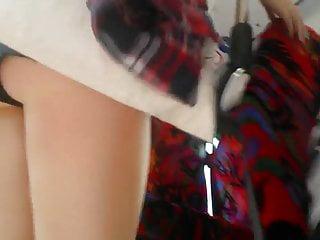 Sexy blondes Teen macht es sich selbst