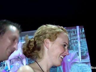 Deutsche alte und junge Paare ficken im Club