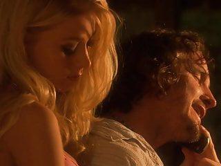 Schöne Blondine mit silikontitten in der hündchenstellung gefickt