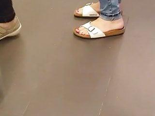 Milf mit High Heels und rosa Nylons