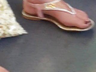 Blonde Teen mit sexy füsse im Zug