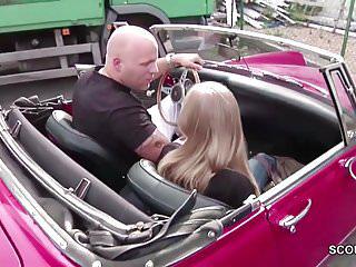 Junges Mädel nach der Schule noch schön gefickt