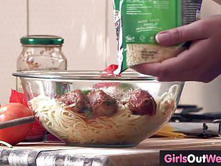 Darina und Christina kommen gemeinsam zum Höhepunkt