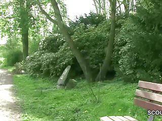 Zwei deutsche Lesben treiben es in der Öffentlichkeit