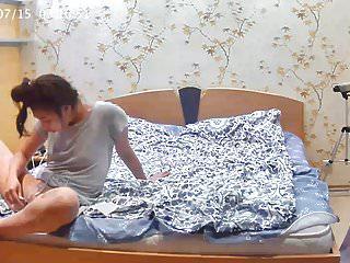 Versteckte Kamera filmt Mädchen beim Sex