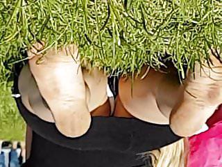 Teen frechen zeigt ihren Körper und Arsch