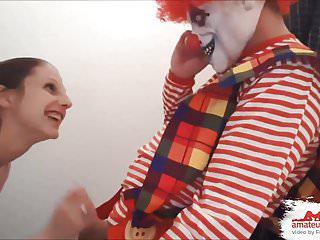 Sie treibt es mit einem clown deutsches youporn