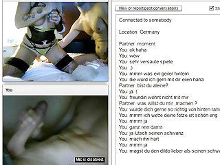 Geiles deutsches Paar spielt mit Dildo im Webcam