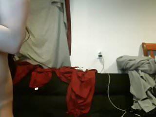 Süsse Asiatin gibt einen perfekten Blowjob